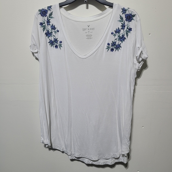 AEO Soft & Sexy Floral Embroidered V-Neck Shortsleeve Shirt - Picture 2 of 7
